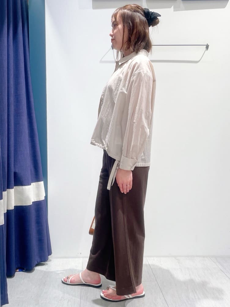 さきさんの「grove｜【接触冷感】見た目はきちんと、着心地はらくちん クロップドベイカーパンツ」を使ったコーディネート