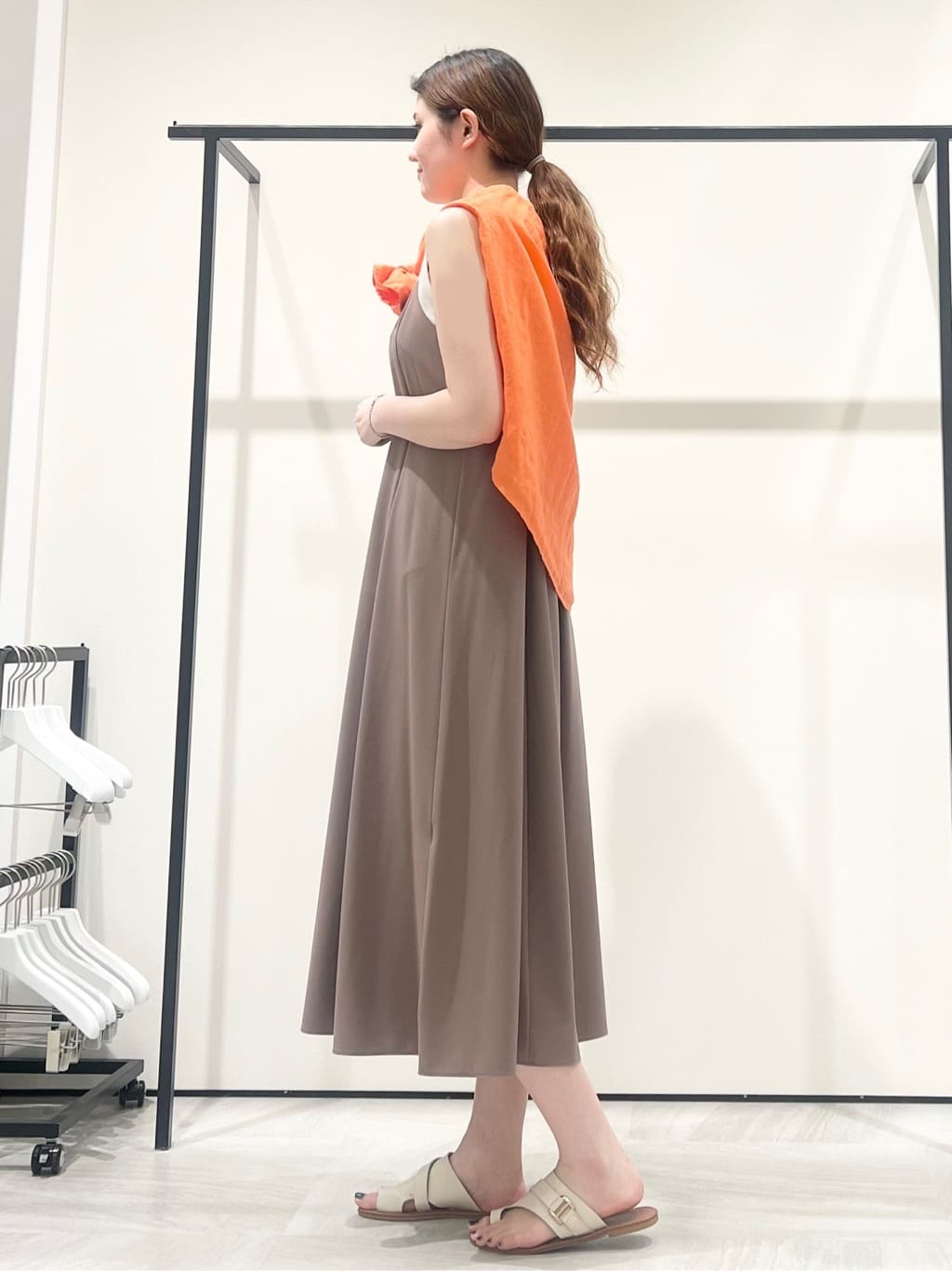 T.Kさんの「INDIVI｜【UVケア】エアリージョーゼット キャミワンピース」を使ったコーディネート