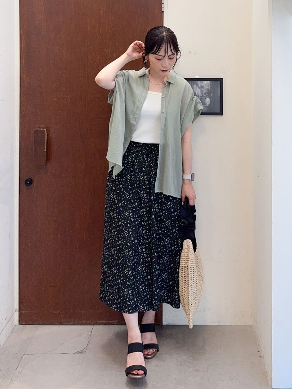 𝐇𝐢𝐫𝐨𝐦𝐢さんの「SHOO･LA･RUE｜【S-LL】さらシャリコットン 上品なシアー感のデザインシャツ」を使ったコーディネート