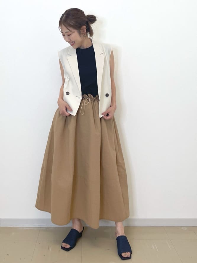 Akiさんの「OPAQUE.CLIP｜ショートテーラードジレ【接触冷感／洗濯機洗い可】」を使ったコーディネート