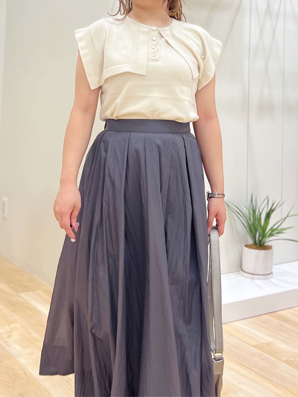 みことさんの「grove｜【ひんやり/UVカット】大人の可愛さ　セーラーカラーニット」を使ったコーディネート
