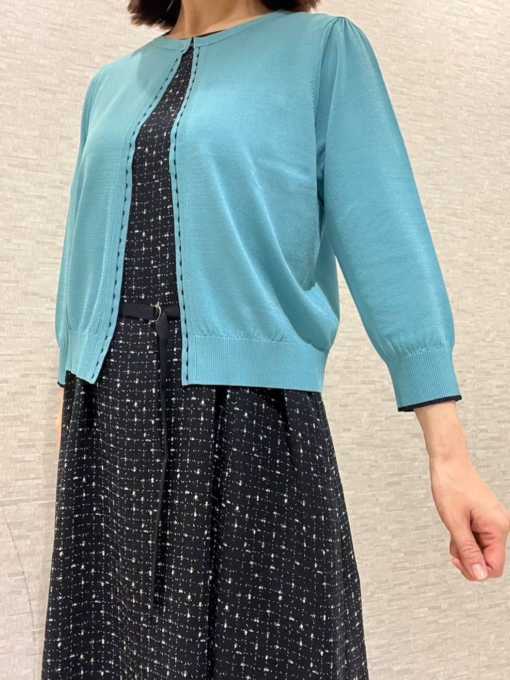 marikoさんの「Reflect｜【WEB先行カラーあり／マシンウォッシュ可／ナローベルト付き】オフボディツイードチェックワンピース」を使ったコーディネート