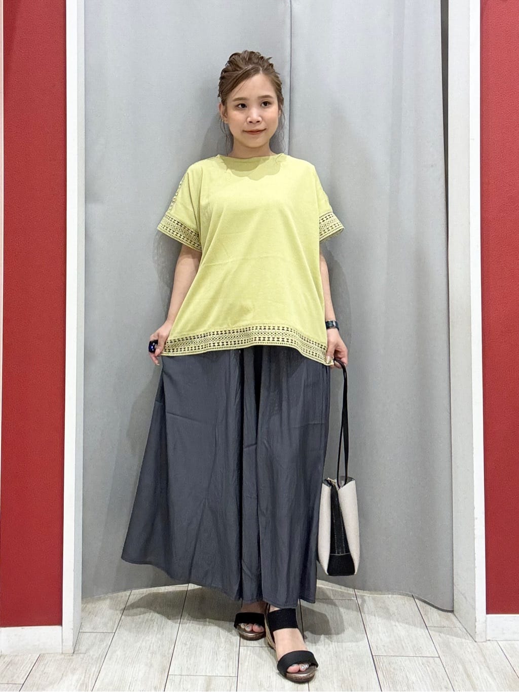 shioさんの「SHOO･LA･RUE｜【S-LL/ひんやり】インせず決まる 楽してきれいなレース付きトップス」を使ったコーディネート