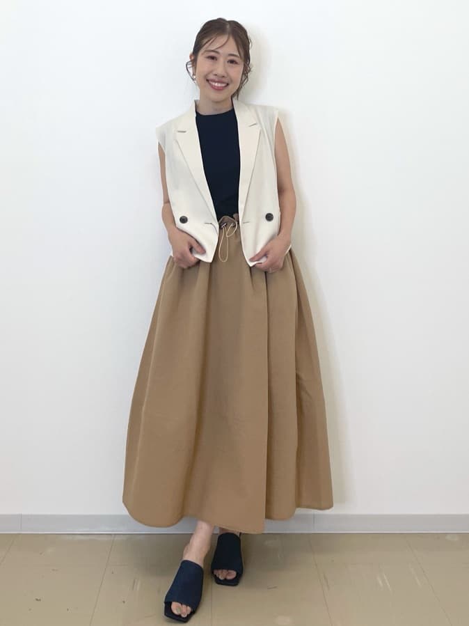 Akiさんの「OPAQUE.CLIP｜ショートテーラードジレ【接触冷感／洗濯機洗い可】」を使ったコーディネート
