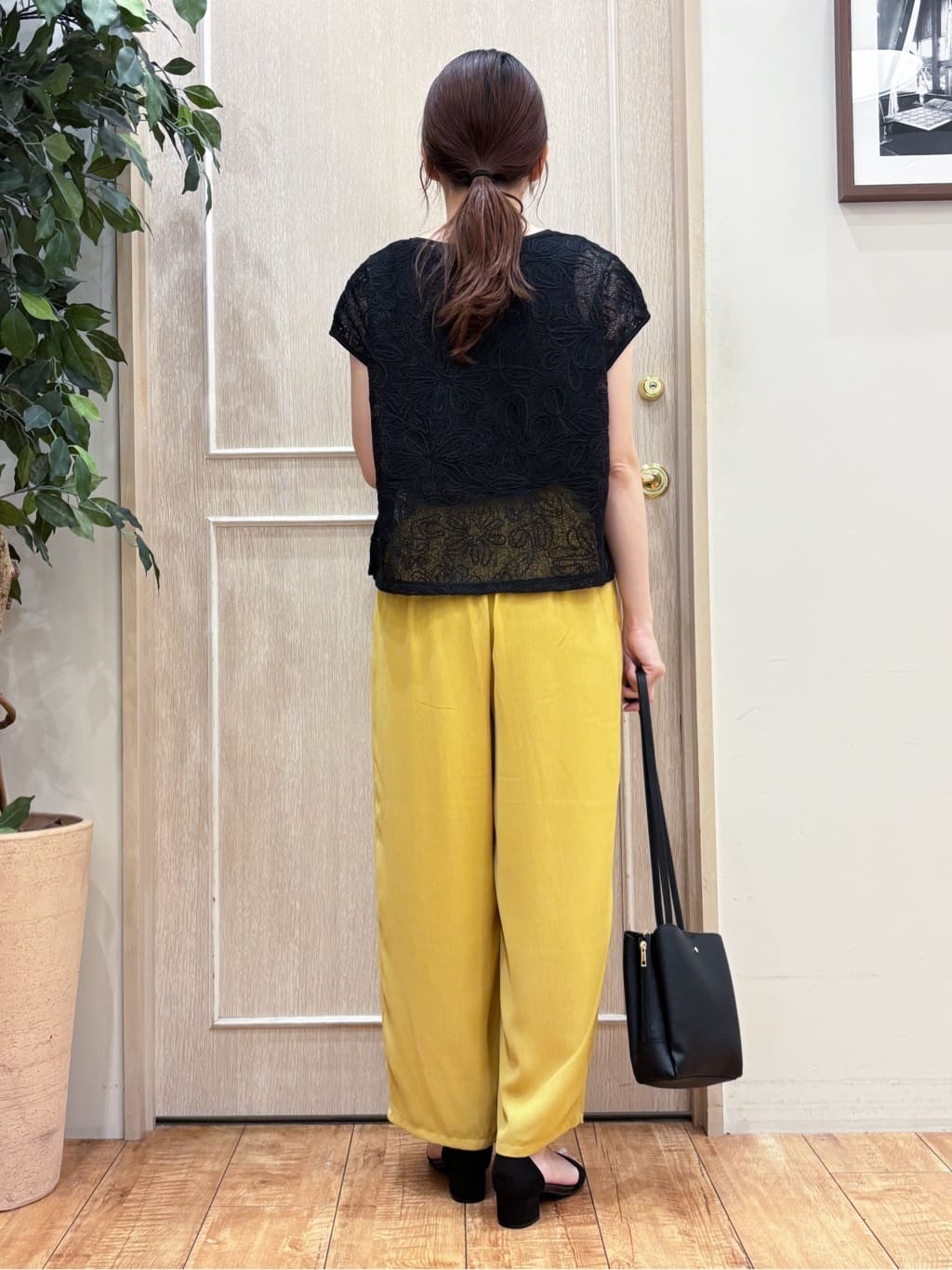 なみさんの「SHOO･LA･RUE｜【2点セット】刺繍レーストップス」を使ったコーディネート