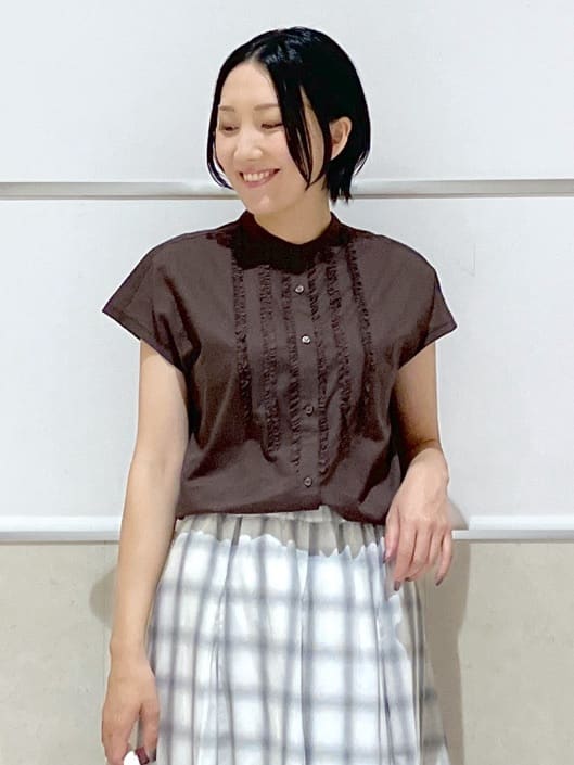 eriko さんの「Dessin｜【洗える】スタンドカラーフリルブラウス」を使ったコーディネート
