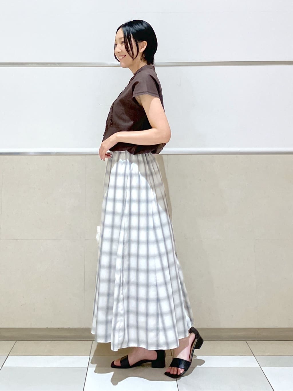 eriko さんの「Dessin｜【洗える】スタンドカラーフリルブラウス」を使ったコーディネート