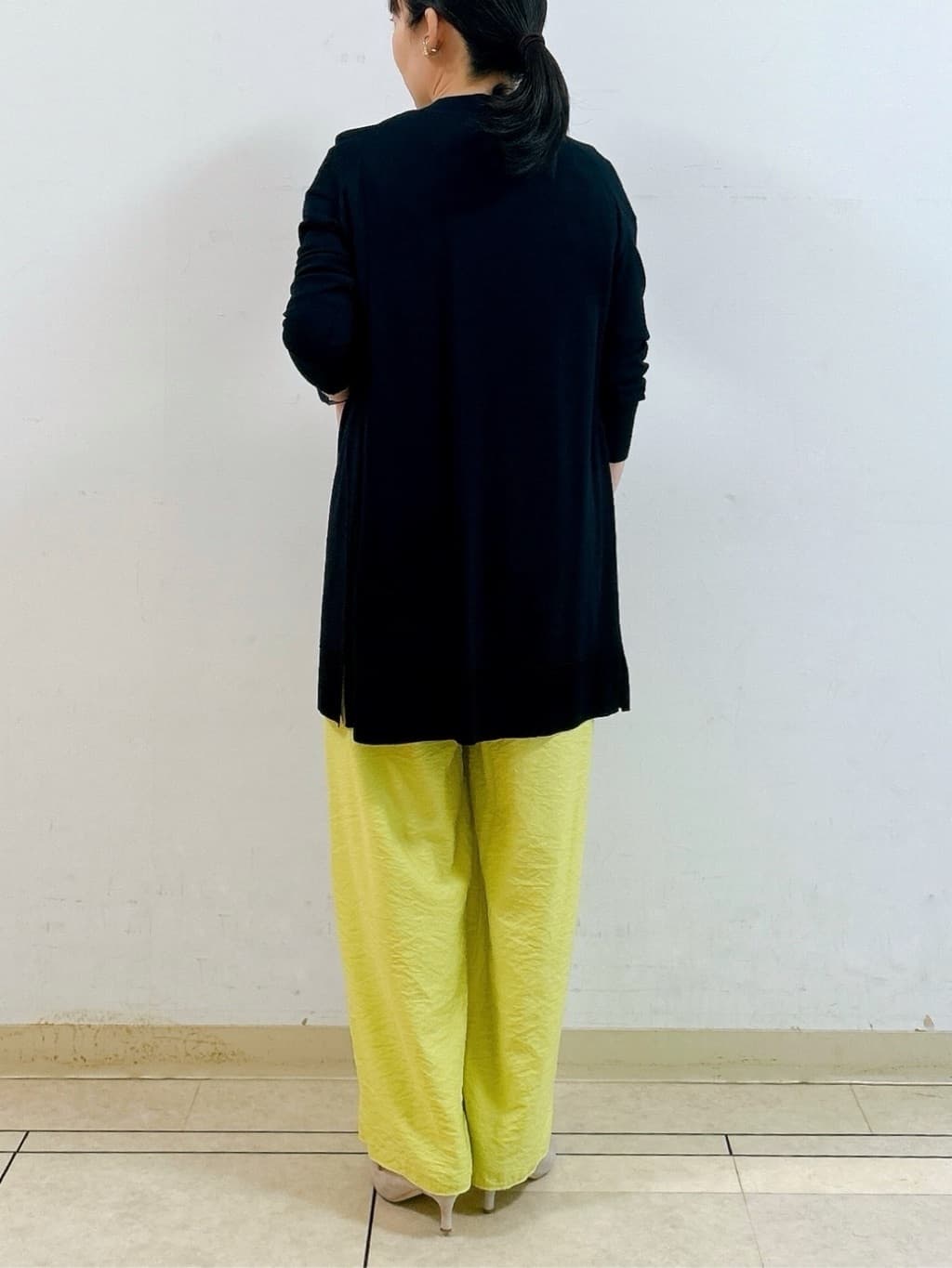 hattoriさんの「INDIVI｜【洗える／UVケア／SETUP可能】ドロストワイドパンツ」を使ったコーディネート