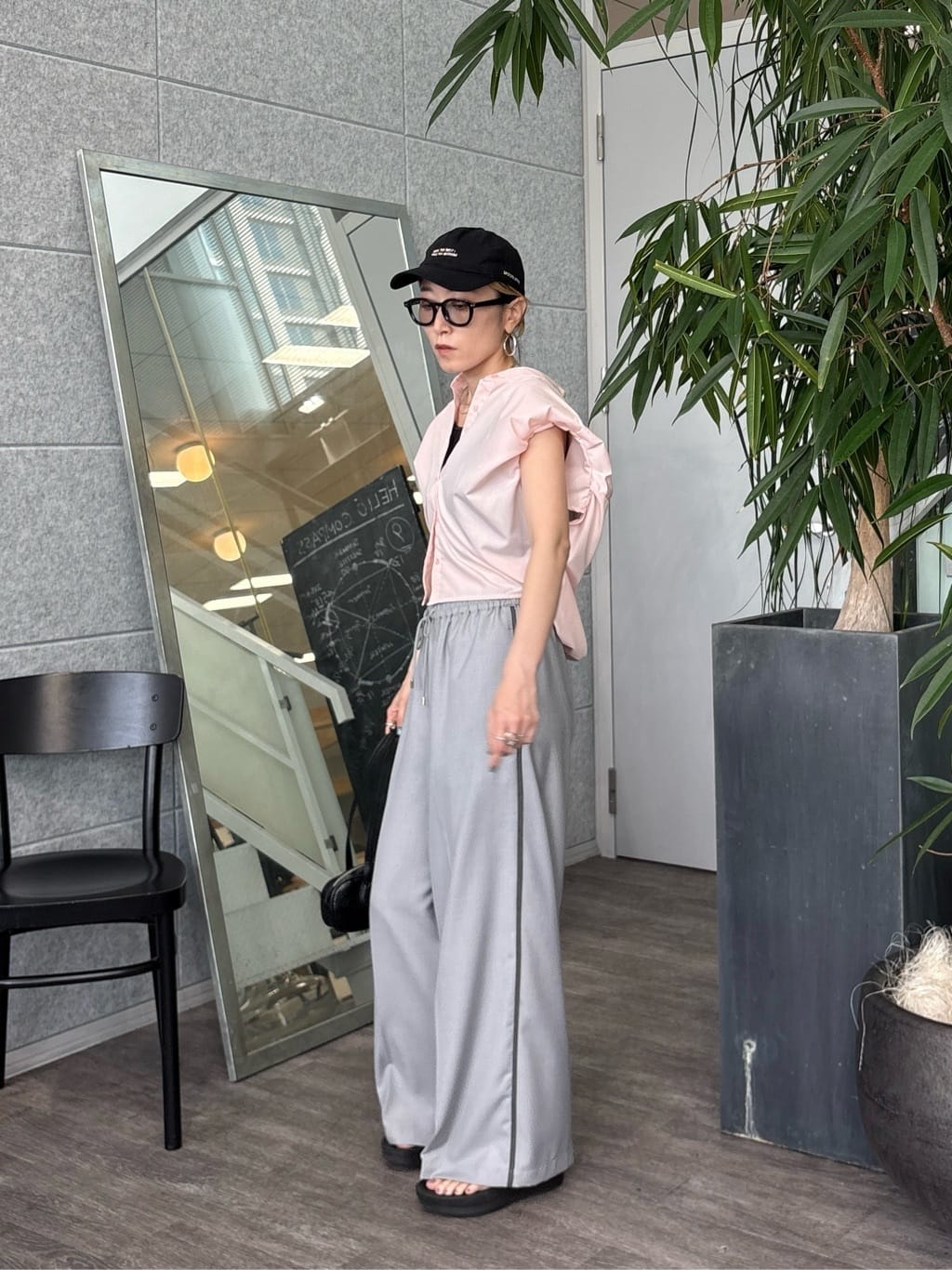 kotakiさんの「INDIVI｜【セットアップ可能】サキソニーサイドラインパンツ」を使ったコーディネート