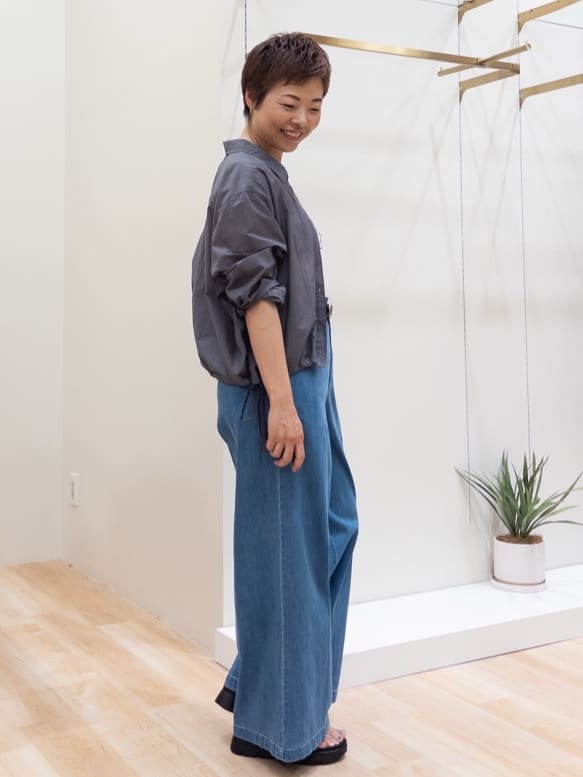 シュウコさんの「grove｜メタルバックル中太ベルト」を使ったコーディネート