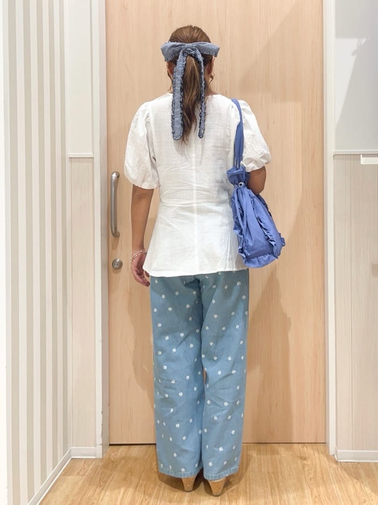 natsumiさんの「SHOO･LA･RUE｜【S-LL】周りと差がつく デイジー柄デニムワイドパンツ」を使ったコーディネート