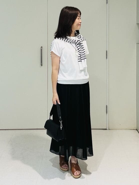 makiさんの「UNTITLED｜【後ろウエストゴム/洗える】シアーフレアースカート」を使ったコーディネート