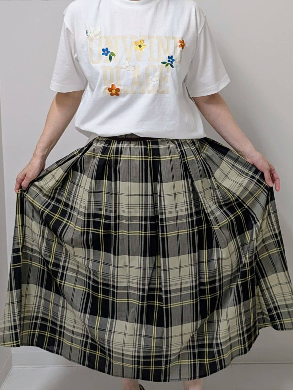 Asaさんの「Dessin｜ロゴ刺繍Tシャツ」を使ったコーディネート