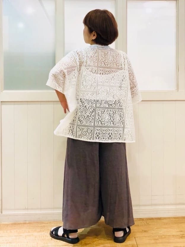 YYYさんの「SHOO･LA･RUE｜大人レトロスタイルに レースポンチョシャツ」を使ったコーディネート