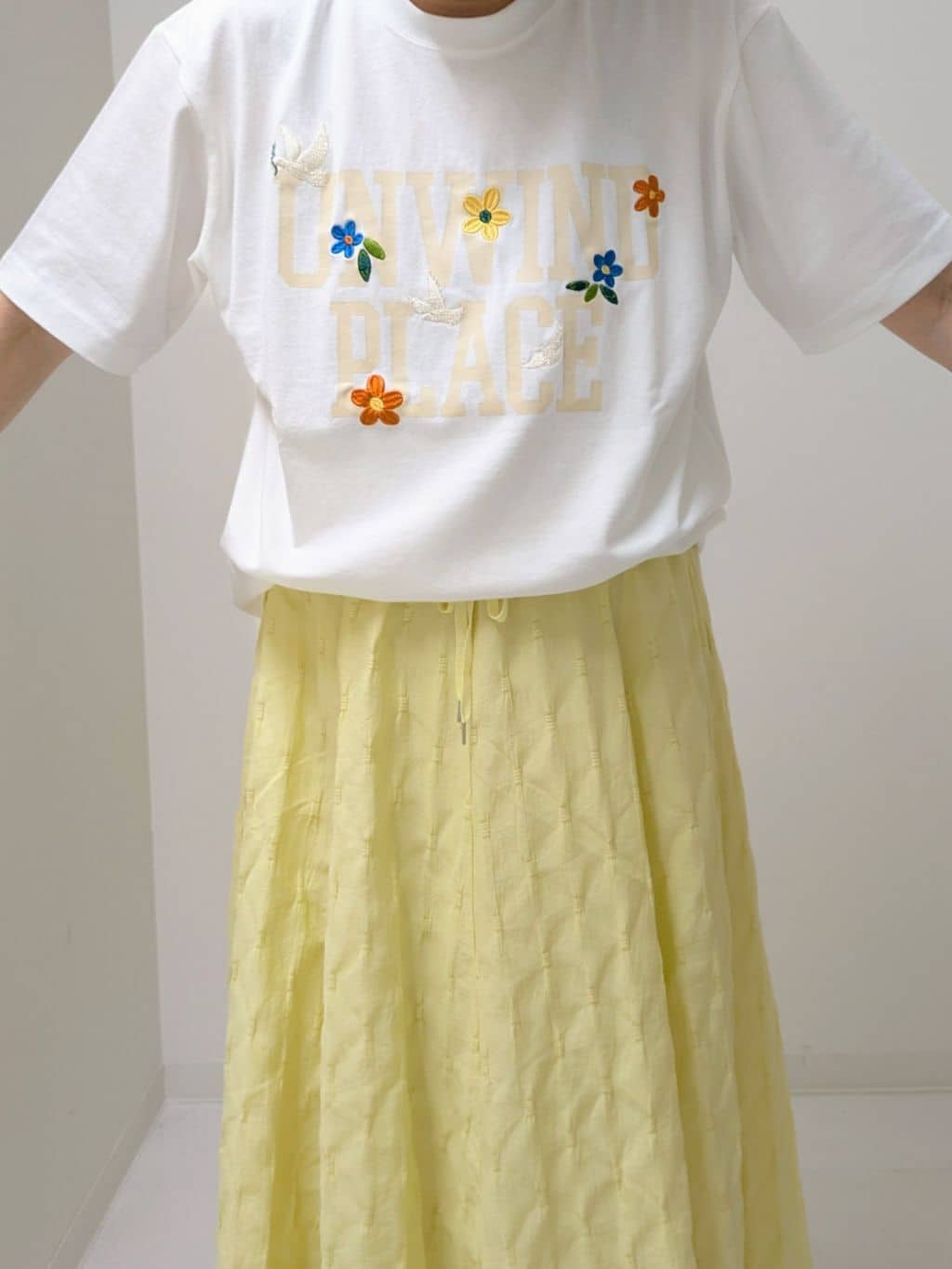 Asaさんの「Dessin｜ロゴ刺繍Tシャツ」を使ったコーディネート