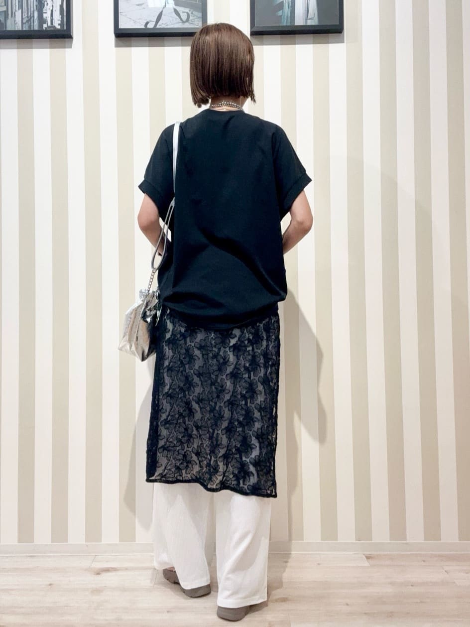 まつこさんの「SHOO･LA･RUE｜【S-LL/汗ジミ軽減/ひんやり/UV】体型カバーに タック入りドルマントップス」を使ったコーディネート