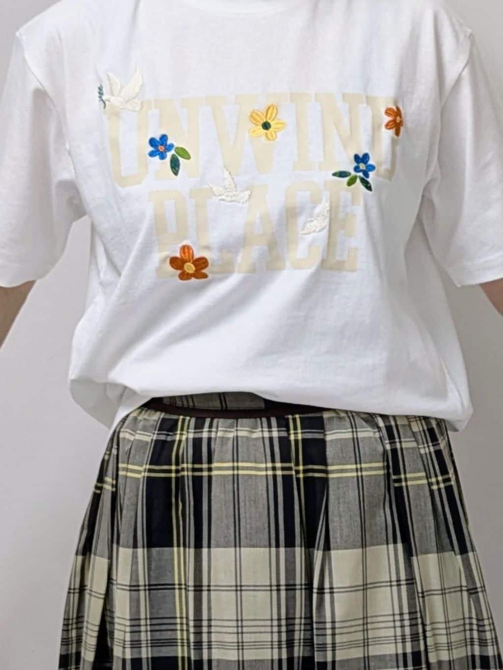 Asaさんの「Dessin｜ロゴ刺繍Tシャツ」を使ったコーディネート