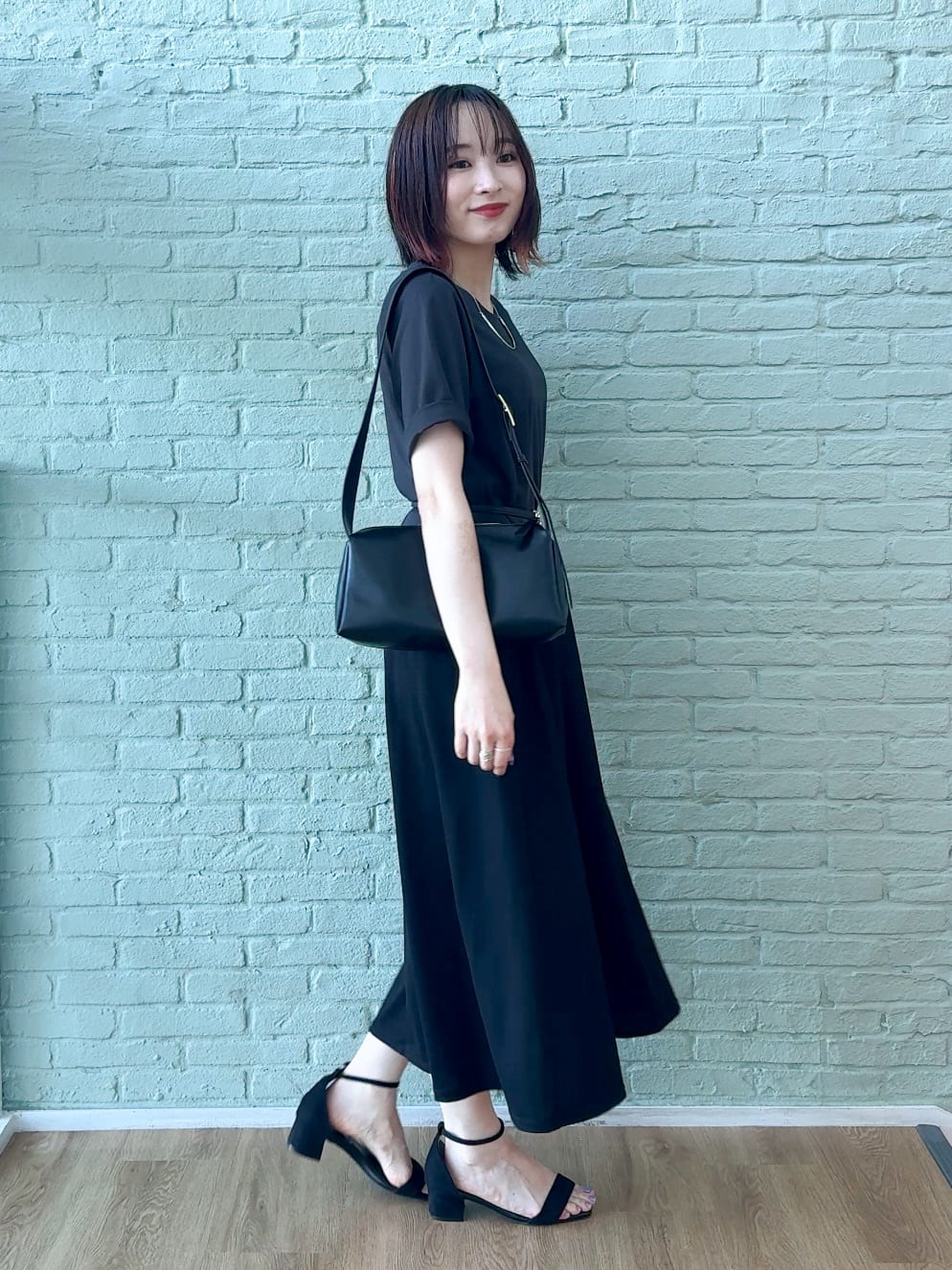 𝐜𝐡𝐢𝐤𝐚さんの「SHOO･LA･RUE｜【ひんやり/体型カバー】さらりと着られる バイカラーAラインワンピース」を使ったコーディネート