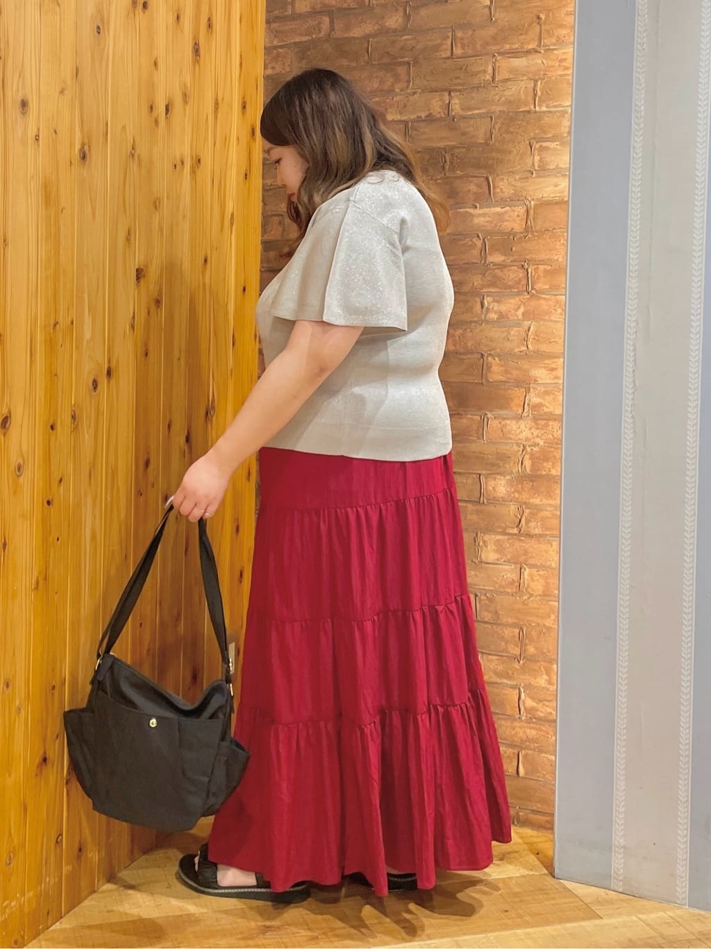 Risaさんの「SHOO･LA･RUE｜【洗える/S-LL】微光沢で華やかなティアードスカート」を使ったコーディネート