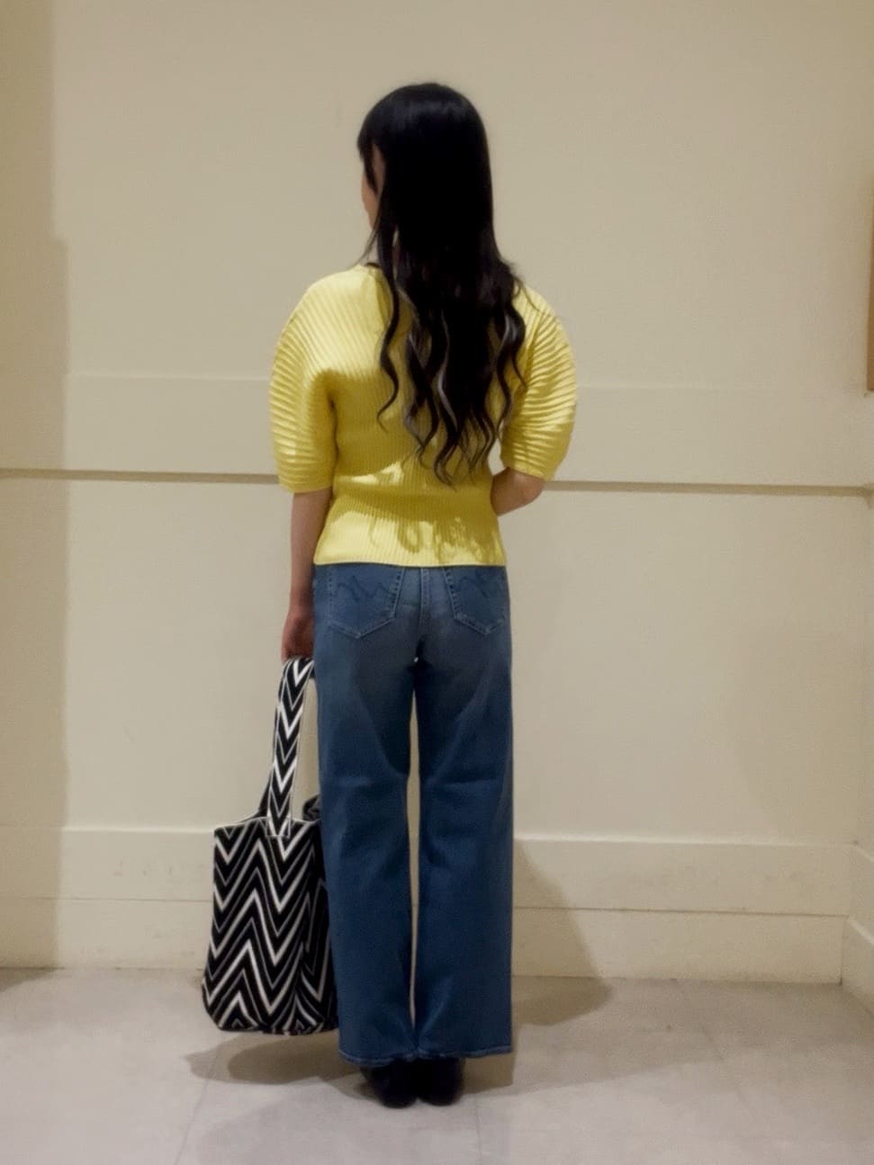 kumiさんの「INDIVI｜【褒められデニム】ワイドストレート デニムパンツ」を使ったコーディネート