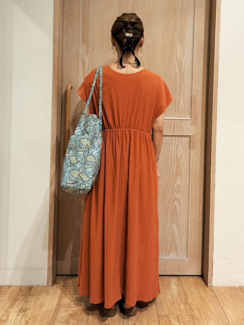 YUKIさんの「SHOO･LA･RUE｜【前後2WAY】さらりと大人上品に 楊柳フレンチワンピース」を使ったコーディネート