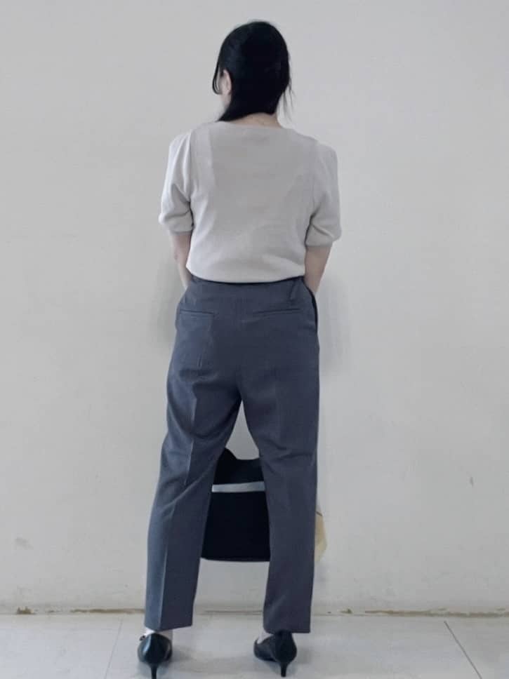 Hitomiさんの「index｜《6色展開／XS-LLサイズ》ドライタッチ デザインスリーブニット【洗濯機洗い可／接触冷感／抗ピル】」を使ったコーディネート
