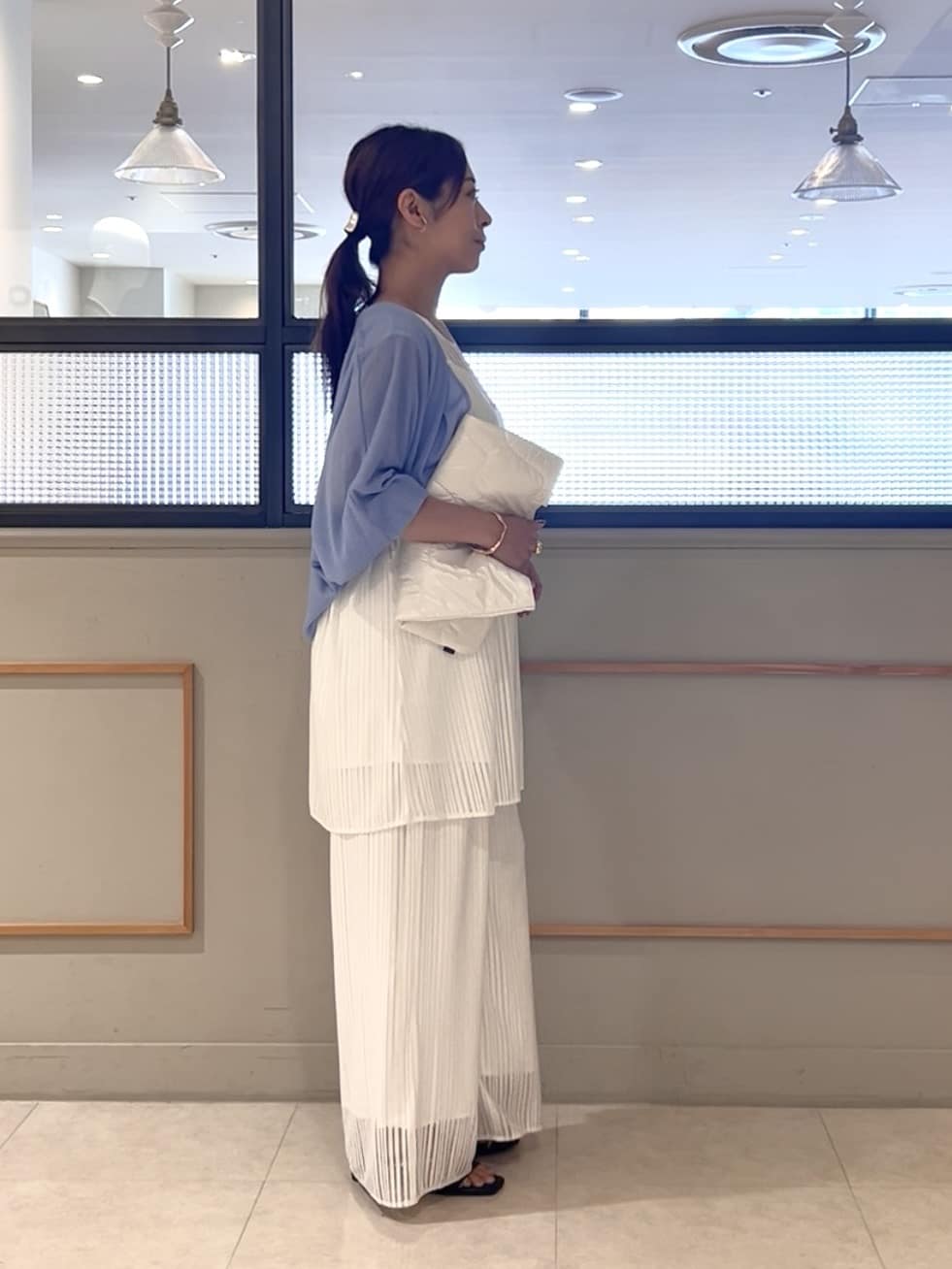 𝑹𝑶𝑴𝑰さんの「INDIVI｜【洗える／セットアップ可能】ラッセルチュニック」を使ったコーディネート