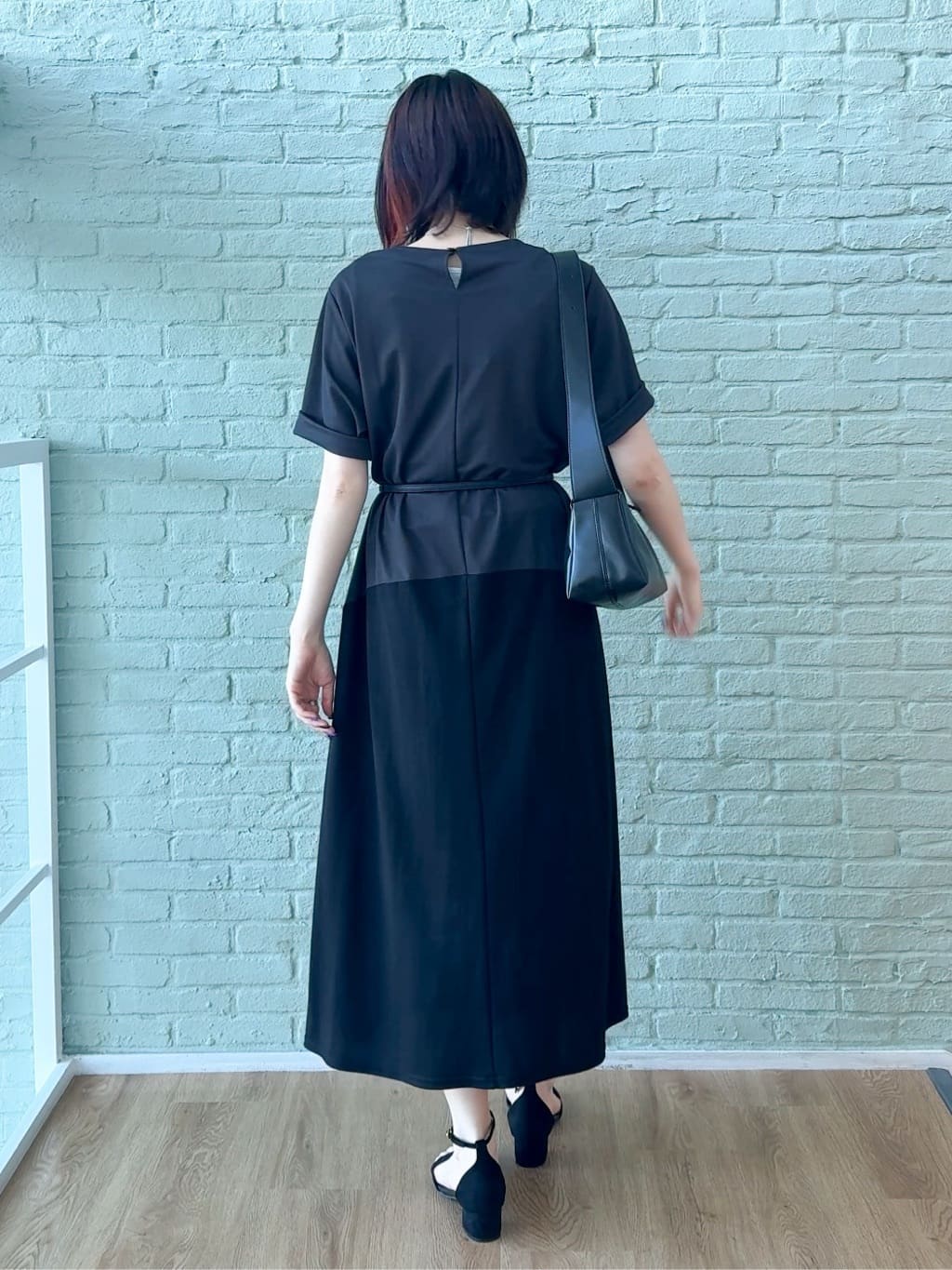 𝐜𝐡𝐢𝐤𝐚さんの「SHOO･LA･RUE｜【ひんやり/体型カバー】さらりと着られる バイカラーAラインワンピース」を使ったコーディネート