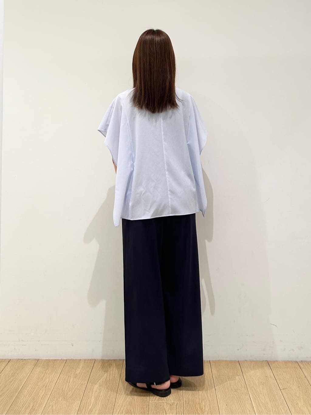 kozueさんの「INDIVI｜【褒められパンツ／洗える／ウエストゴム】ワイドタックパンツ」を使ったコーディネート