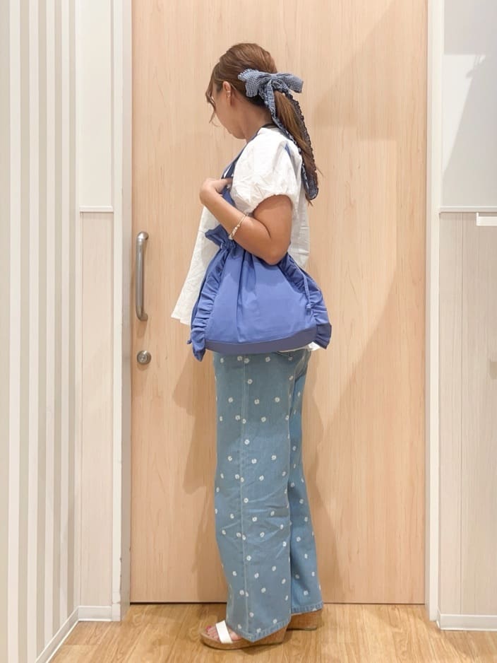 natsumiさんの「SHOO･LA･RUE｜【S-LL】周りと差がつく デイジー柄デニムワイドパンツ」を使ったコーディネート