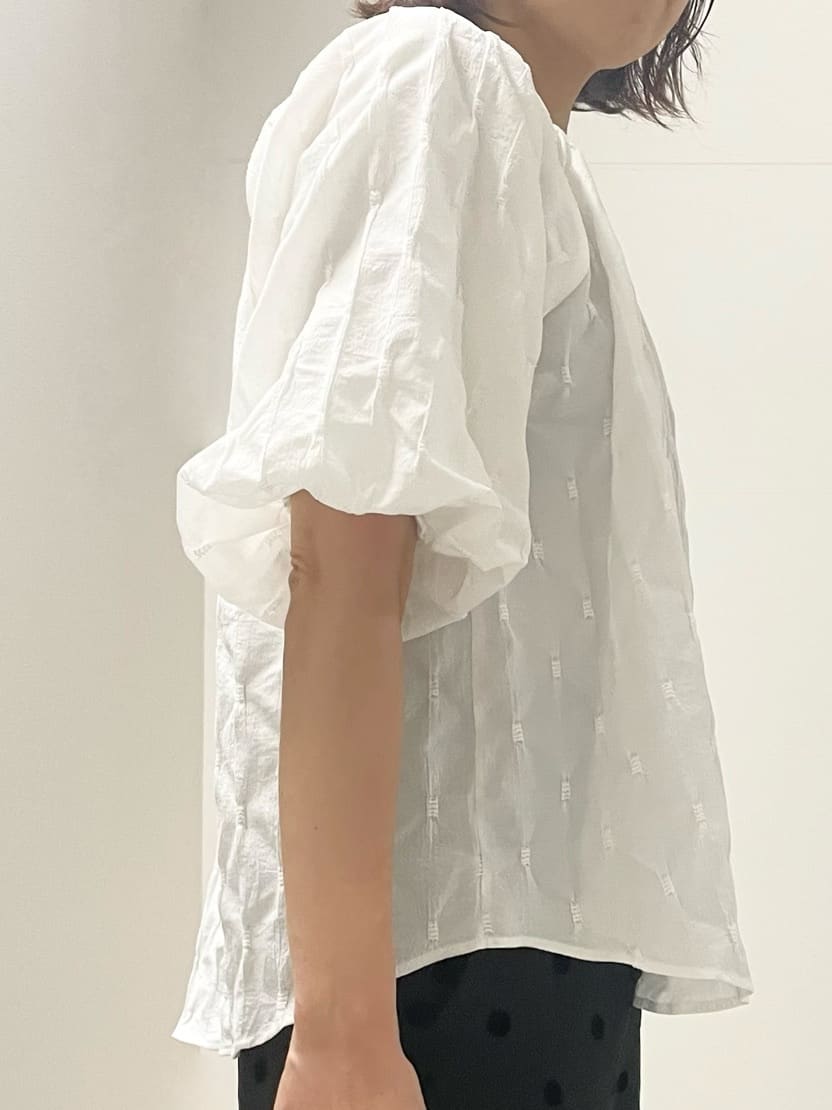 ISOさんの「Dessin｜【洗える／五分袖】バルーンスリーブジャガードブラウス」を使ったコーディネート