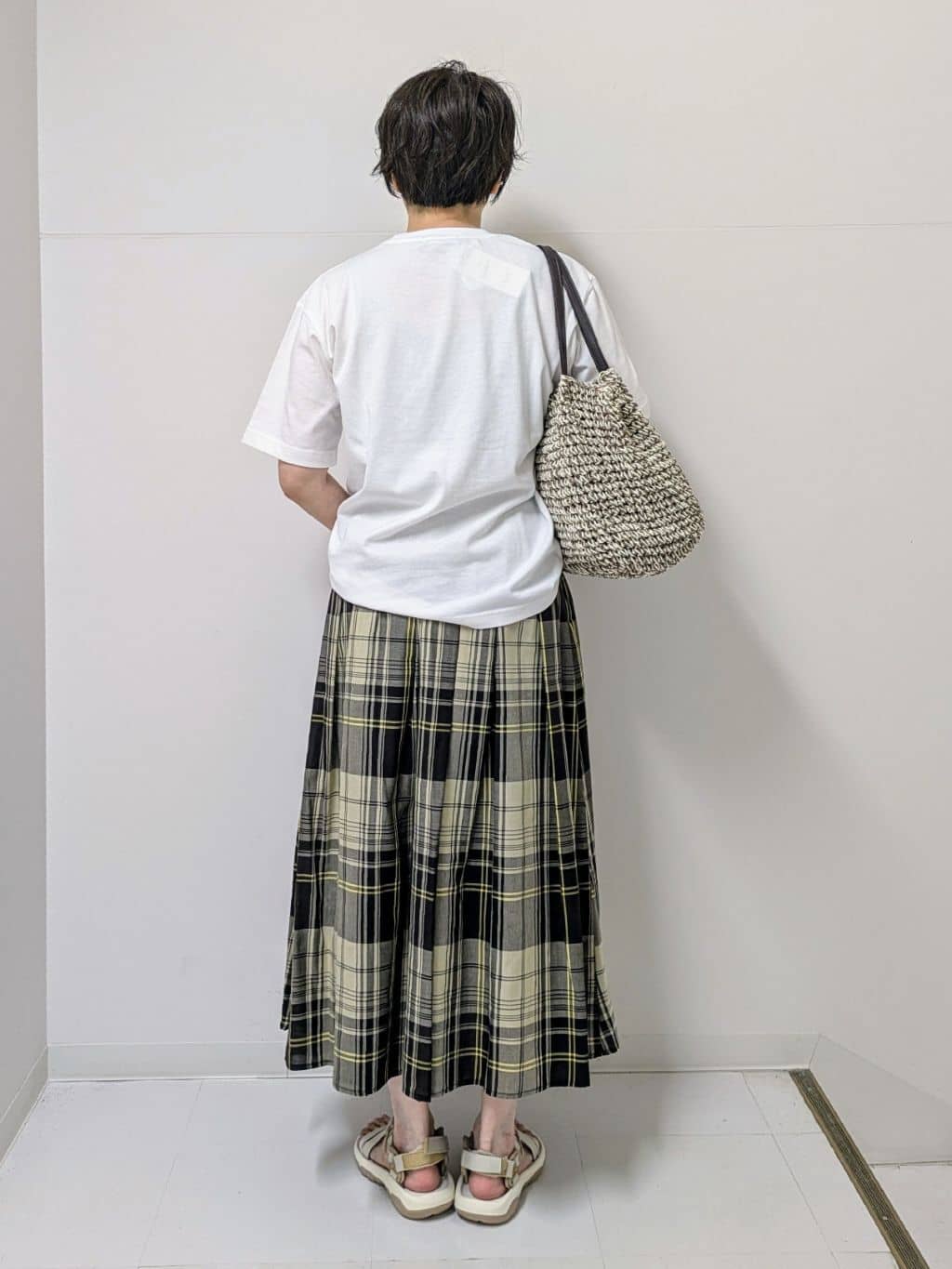 Asaさんの「Dessin｜ロゴ刺繍Tシャツ」を使ったコーディネート