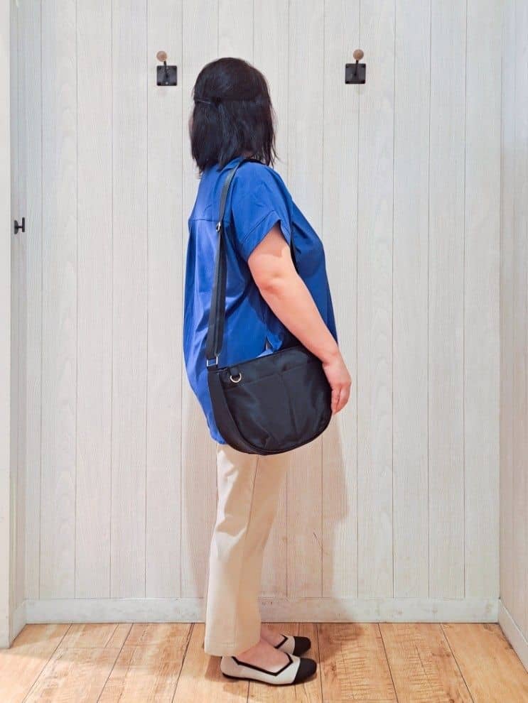 kotomiさんの「SHOO･LA･RUE｜【S-LL】さらりとしたタッチが上品見え ワンボタンデザイン トップス」を使ったコーディネート