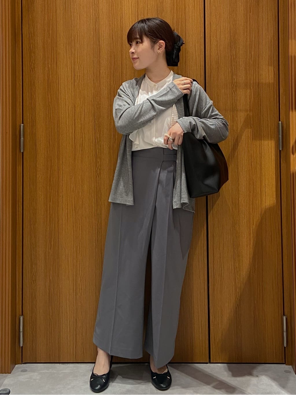 kimiさんの「index｜ラップストレートパンツ【接触冷感／抗ピル／洗濯機洗い可／イージーアイロン】」を使ったコーディネート