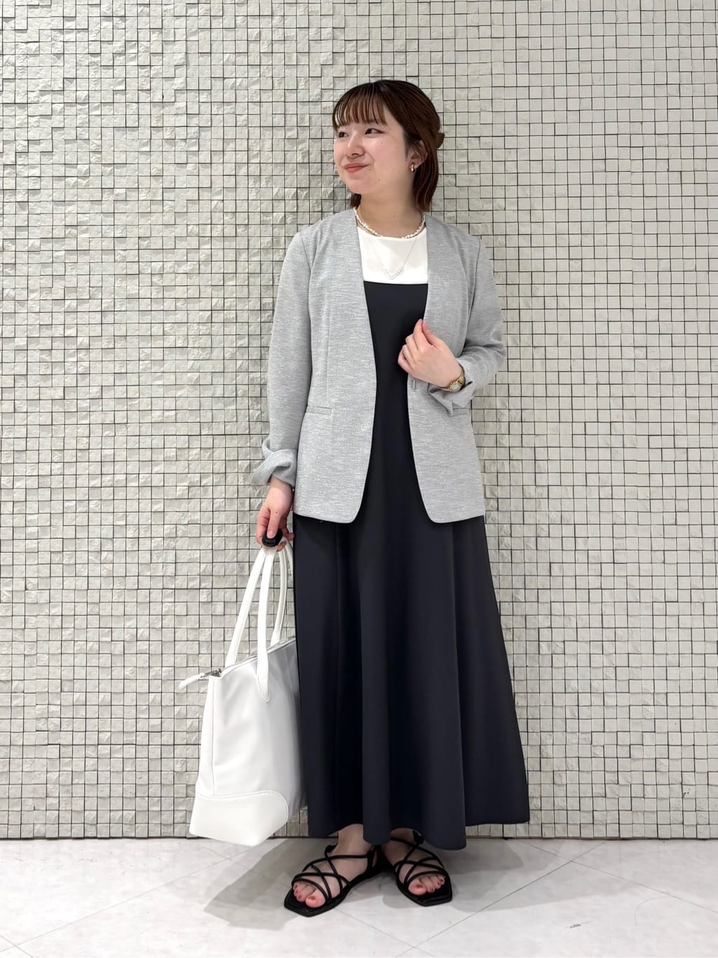 sakuさんの「INDIVI｜【UVケア】エアリージョーゼット キャミワンピース」を使ったコーディネート