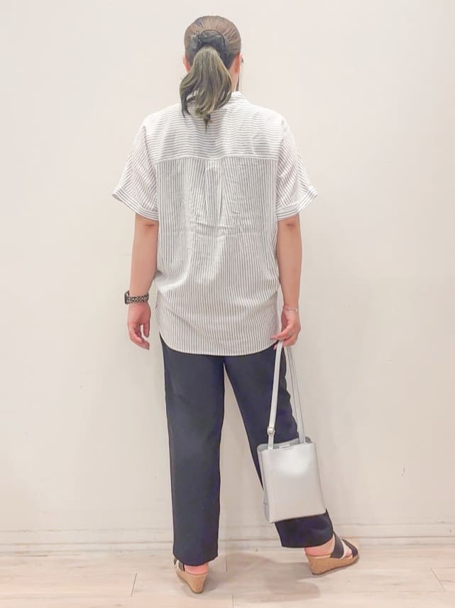 naoさんの「SHOO･LA･RUE｜【S-LL/UV/接触冷感/抗菌防臭】体型を自然にカバー フレンチリネンブレンド襟付ドルマンシャツ」を使ったコーディネート