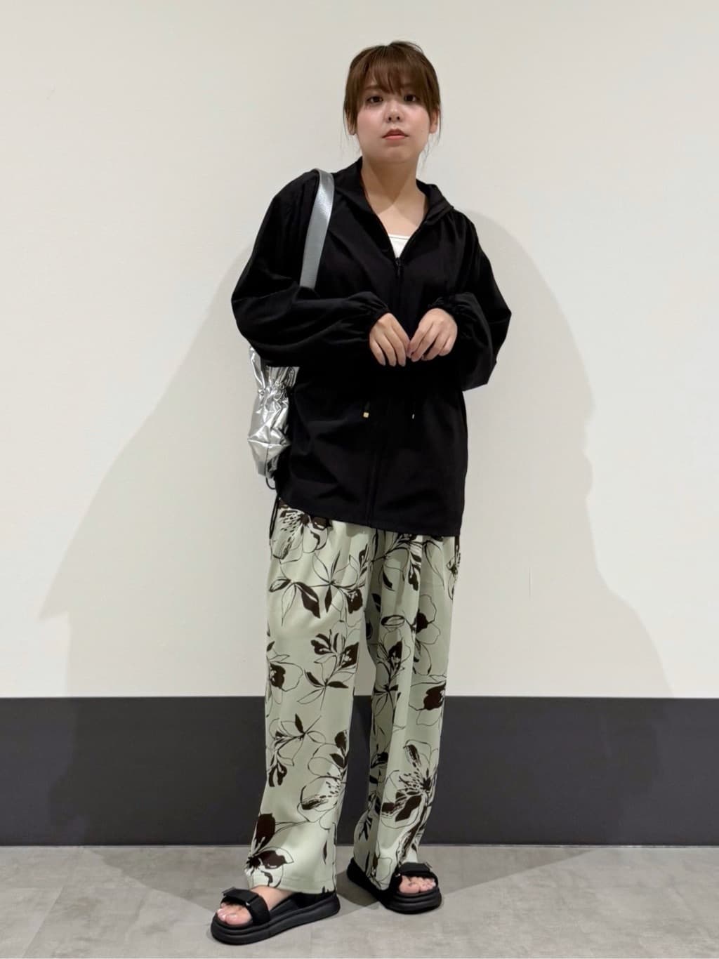 macchaさんの「THE SHOP TK｜【mizugiwa/ラッシュガード】フロントジップパーカ/セットアップ可/接触冷感/UVケア/洗濯機」を使ったコーディネート