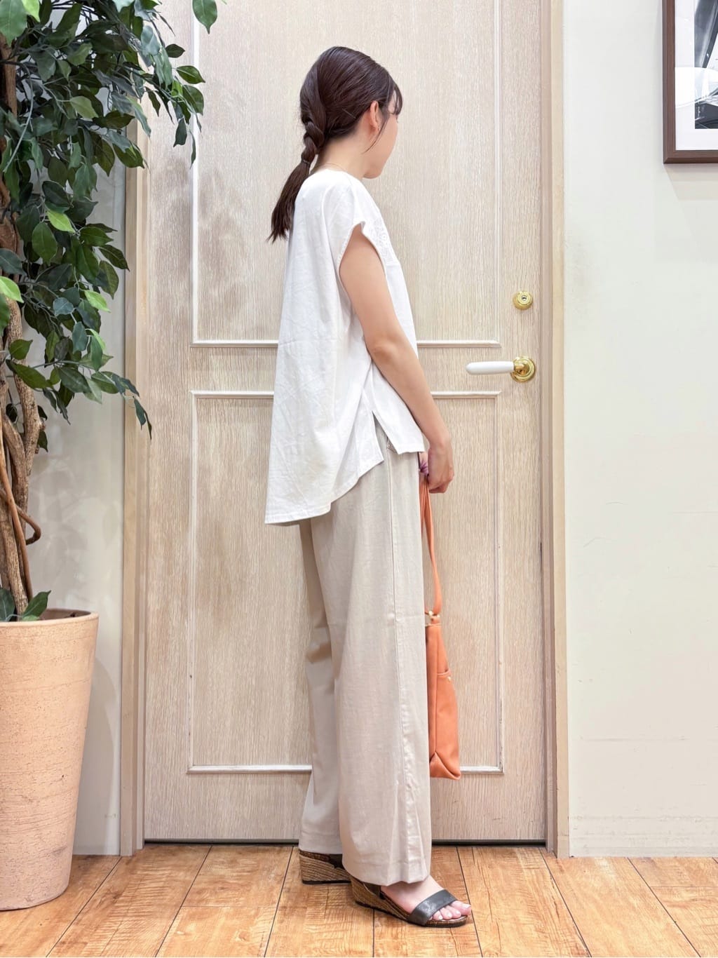 なみさんの「SHOO･LA･RUE｜【洗える/S-LL/体型カバー】レース使いが華やか フレンチスリーブコットンTシャツ」を使ったコーディネート