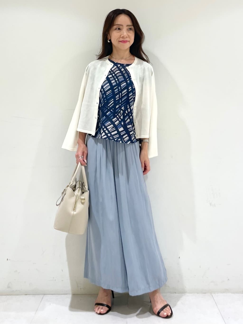 saitouさんの「COUP DE CHANCE｜【手洗い可/軽量】シンプルラメ混カーディガン」を使ったコーディネート