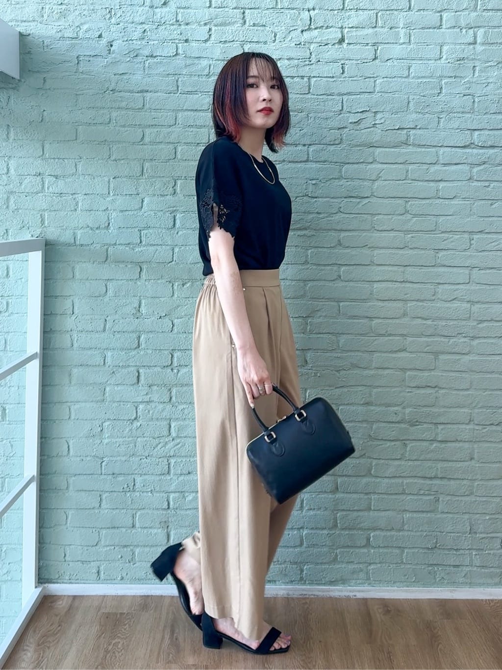 𝐜𝐡𝐢𝐤𝐚さんの「SHOO･LA･RUE｜【S-LL/ひんやり/UV/】大人上品な お袖レースニット」を使ったコーディネート