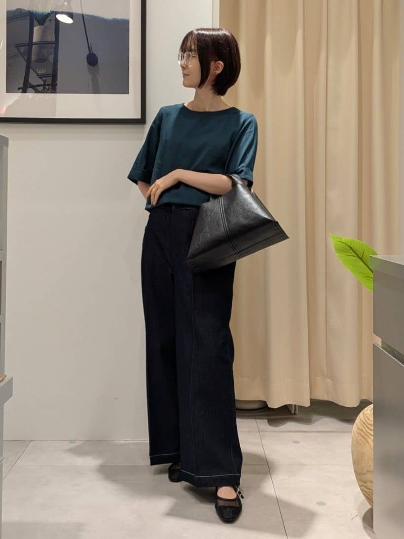 なめさんの「THE SHOP TK｜麻調メッシュブラウス【二の腕カバー/洗える】」を使ったコーディネート
