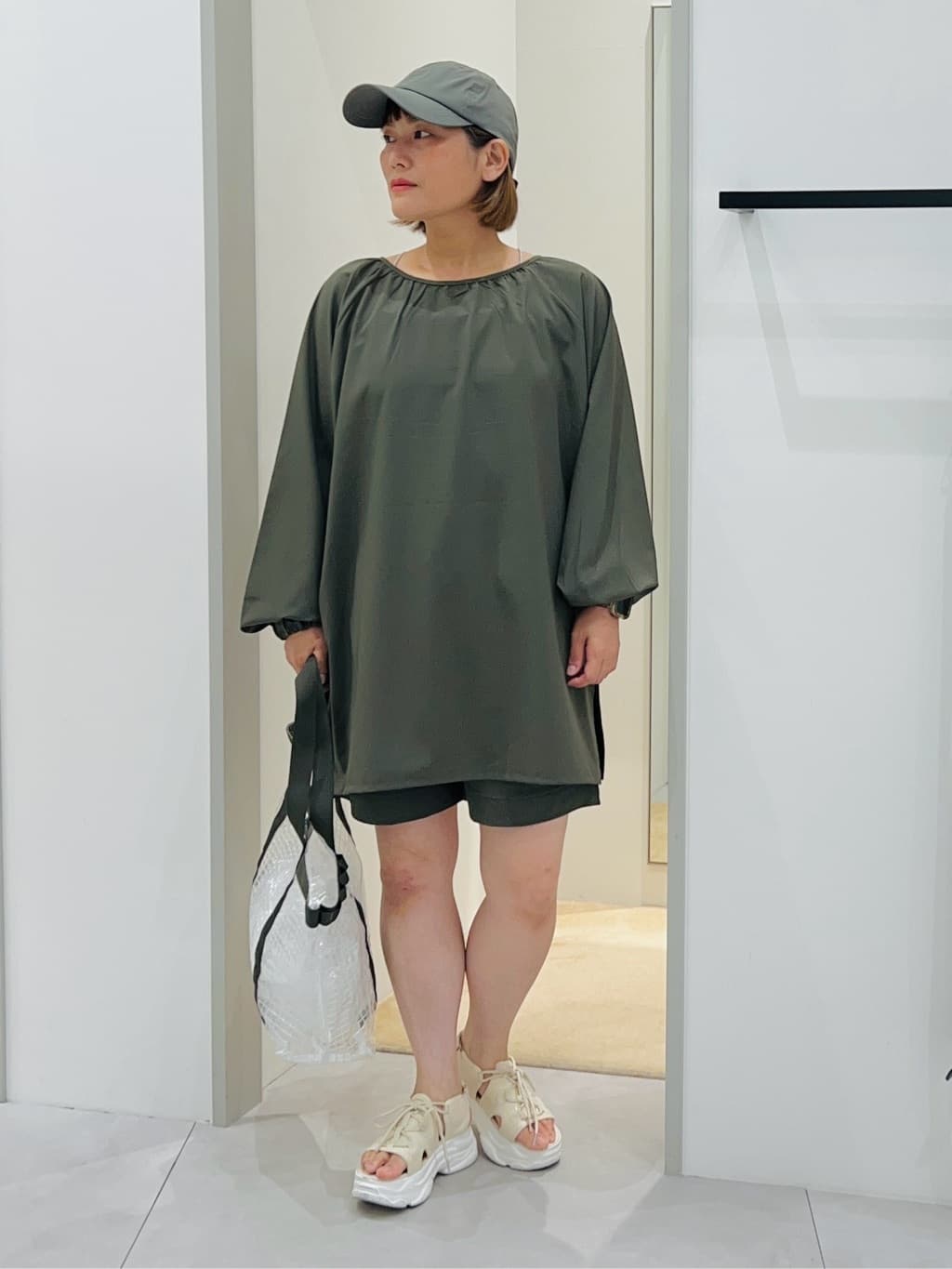 タナさんの「THE SHOP TK｜【mizugiwa/ラッシュガード】ギャザーチュニック/前後2WAY/セットアップ可/接触冷感/UV」を使ったコーディネート