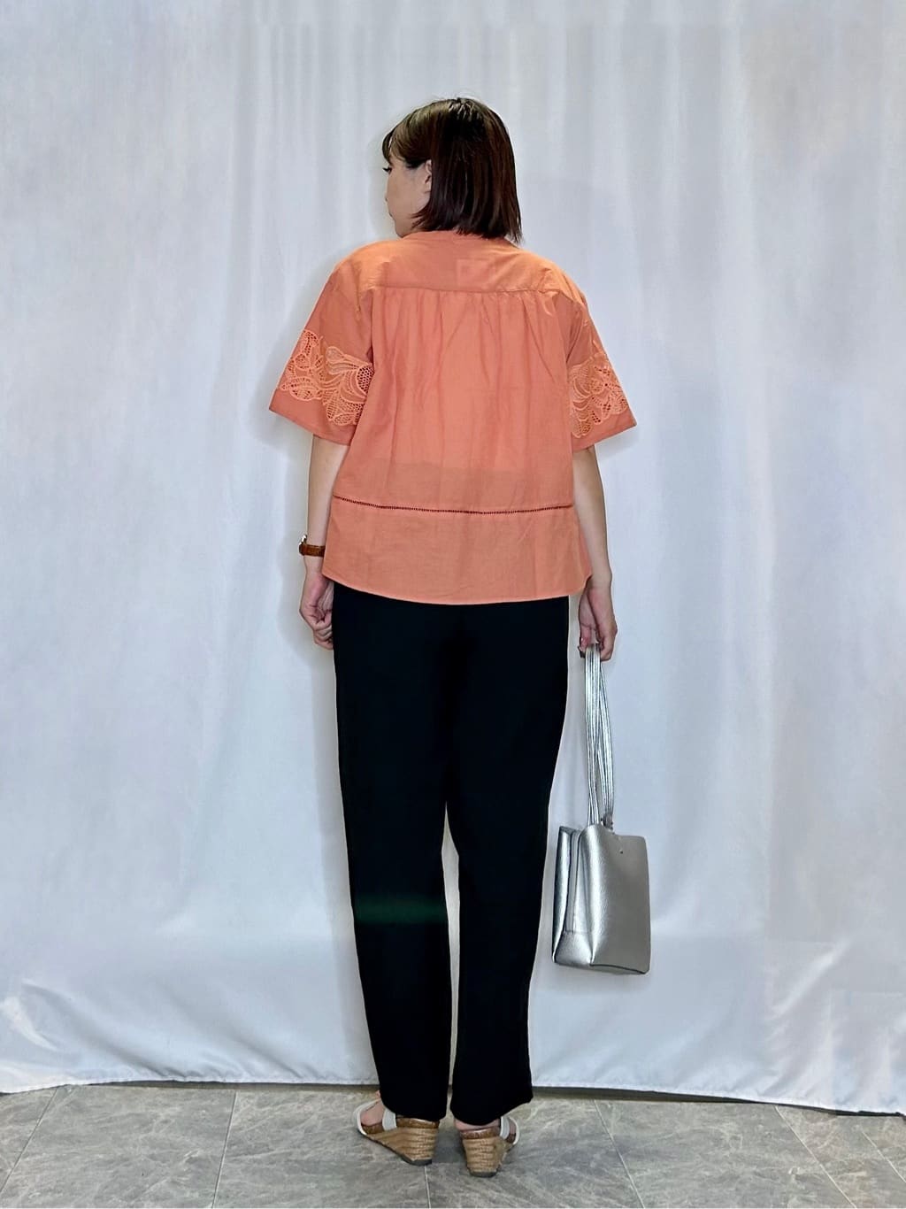 ネリさんの「SHOO･LA･RUE｜【S-LL/6分袖】レースデザインで華やか見え お袖刺繍ブラウス」を使ったコーディネート