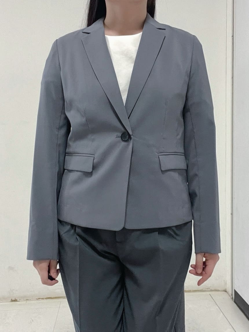 Hitomiさんの「index｜《8色展開／XS-LLサイズ》タックパフスリーブブラウス【洗濯機洗い可／吸水速乾／防シワ／抗ピル】」を使ったコーディネート