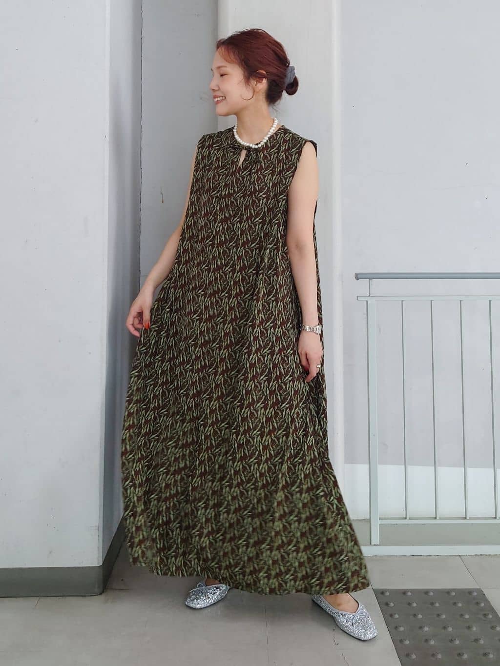 maruさんの「THE SHOP TK｜ショルダータックワンピース【洗える】」を使ったコーディネート