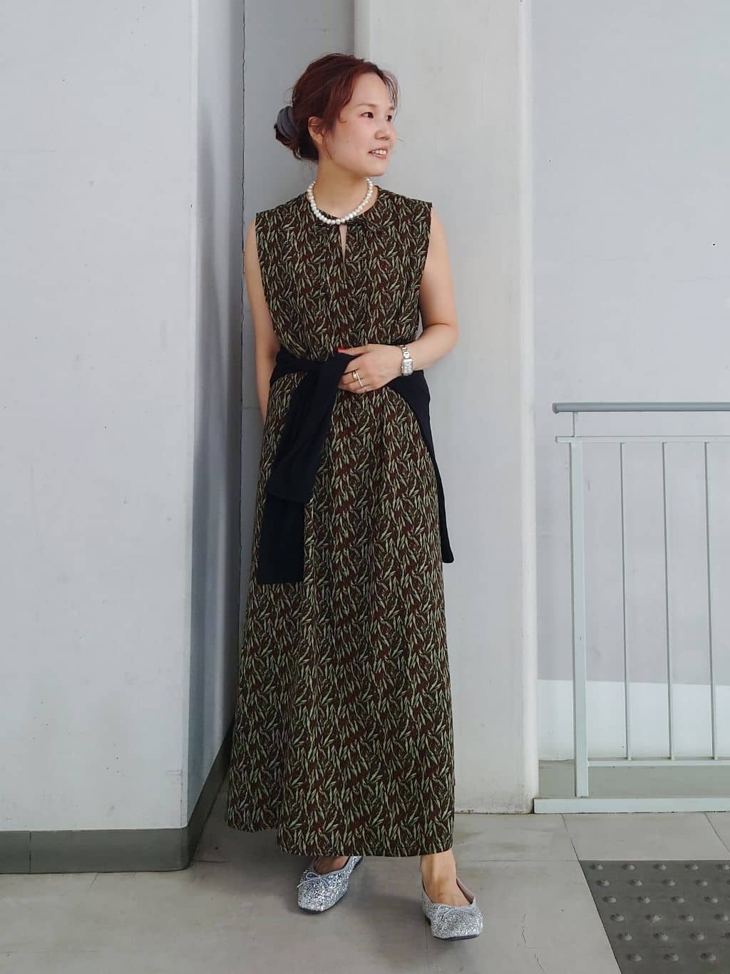 maruさんの「THE SHOP TK｜ショルダータックワンピース【洗える】」を使ったコーディネート