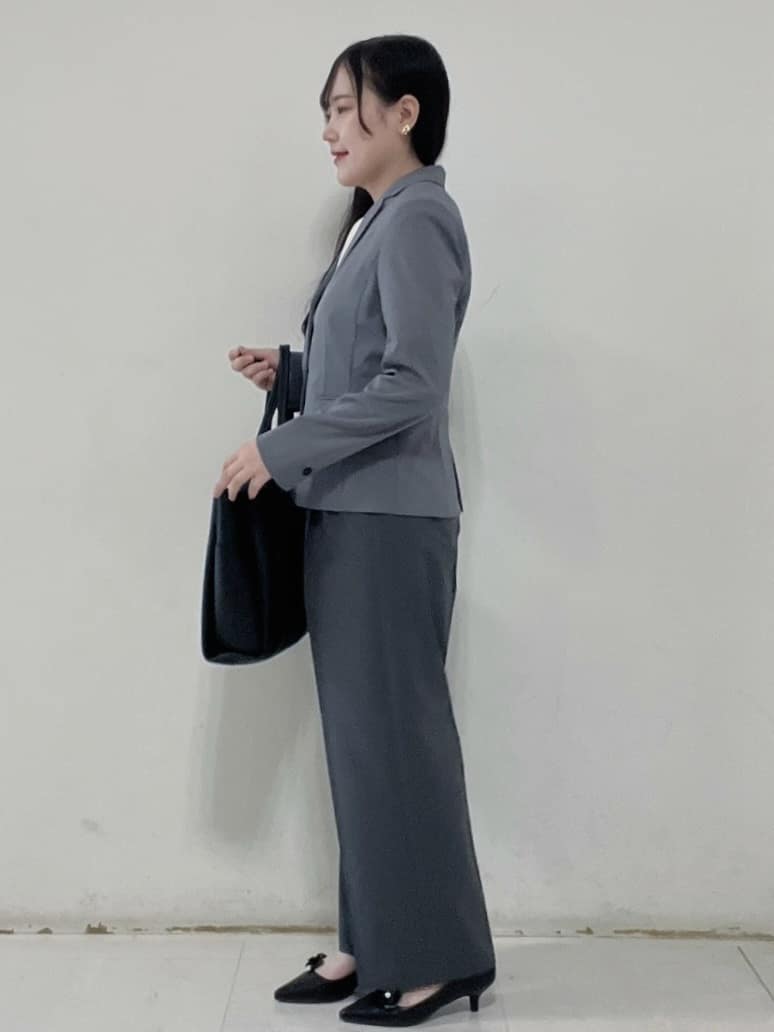Hitomiさんの「index｜《8色展開／XS-LLサイズ》タックパフスリーブブラウス【洗濯機洗い可／吸水速乾／防シワ／抗ピル】」を使ったコーディネート