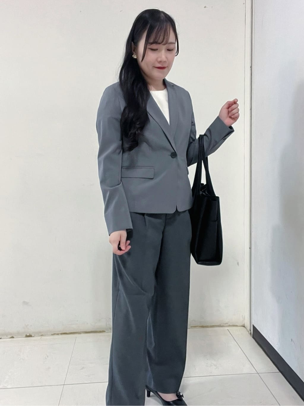Hitomiさんの「index｜《8色展開／XS-LLサイズ》タックパフスリーブブラウス【洗濯機洗い可／吸水速乾／防シワ／抗ピル】」を使ったコーディネート