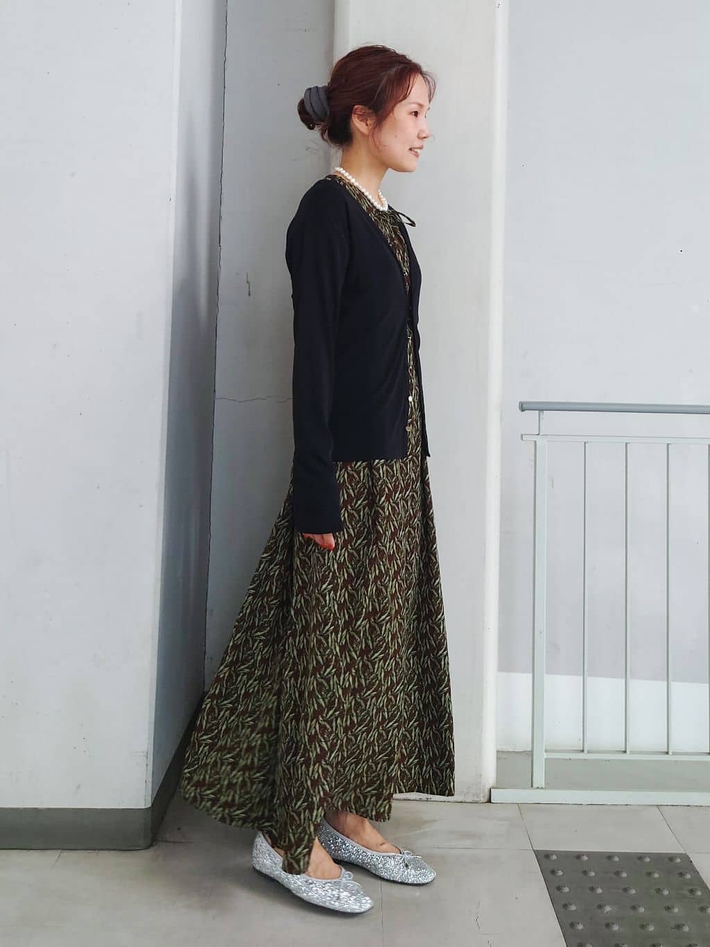 maruさんの「THE SHOP TK｜ショルダータックワンピース【洗える】」を使ったコーディネート