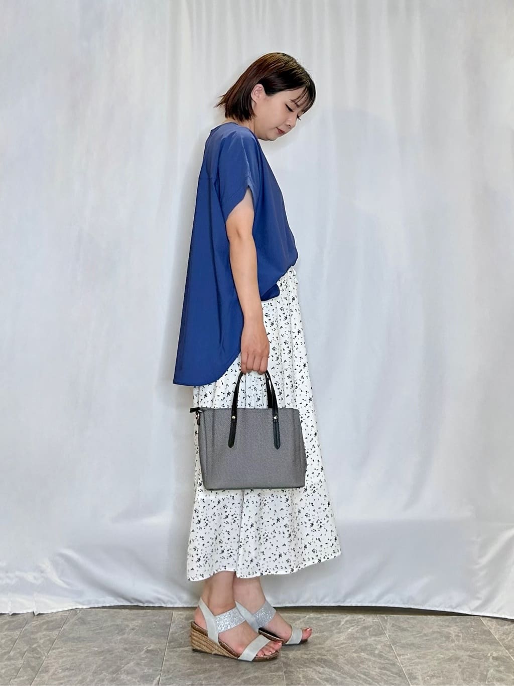 ネリさんの「SHOO･LA･RUE｜【S-LL】さらりとしたタッチが上品見え ワンボタンデザイン トップス」を使ったコーディネート